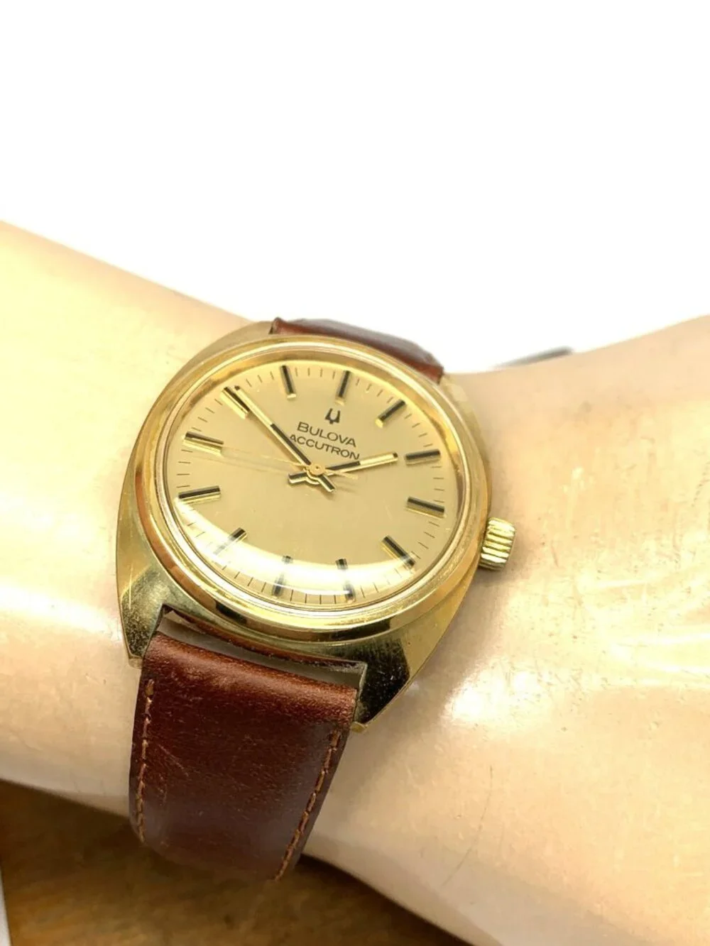 Bulova Accutron 2180 Men's Watch Vintage 1970's Quartz 7304-4 Gold Steel 35mm
